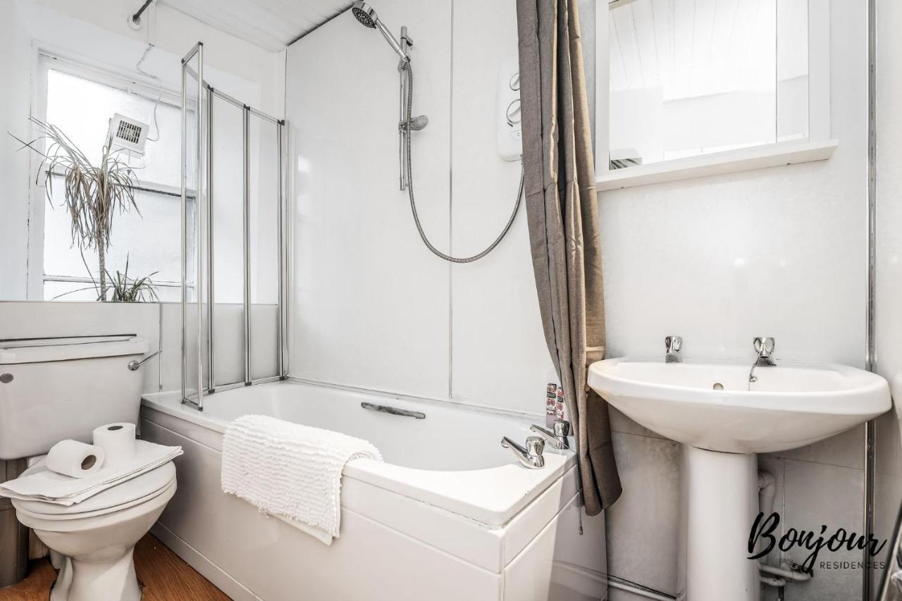 Cosy Grassmarket 2Br-1Ba - Newly Decorated! By Bonjour Residences エディンバラ エクステリア 写真
