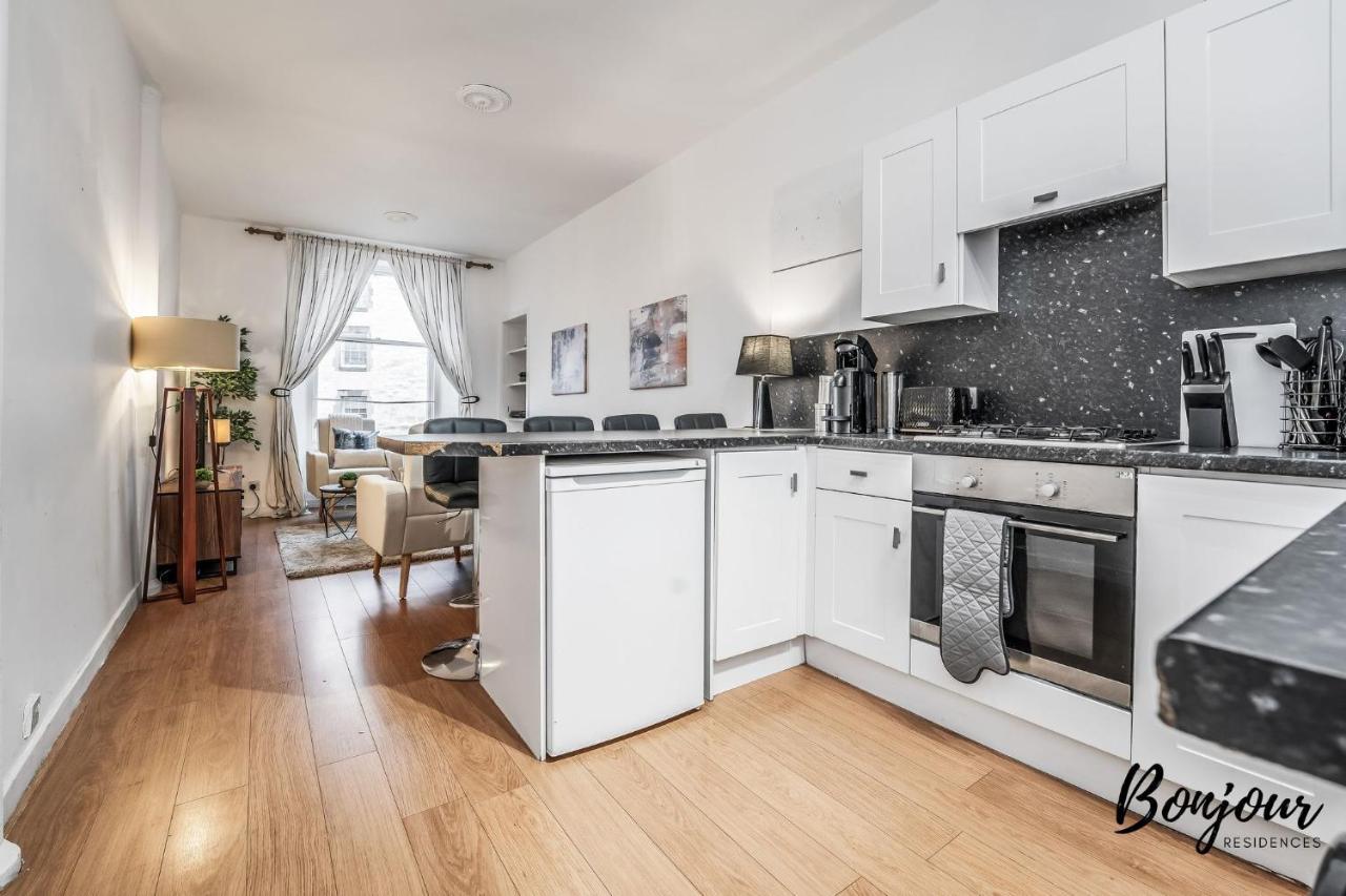 Cosy Grassmarket 2Br-1Ba - Newly Decorated! By Bonjour Residences エディンバラ エクステリア 写真
