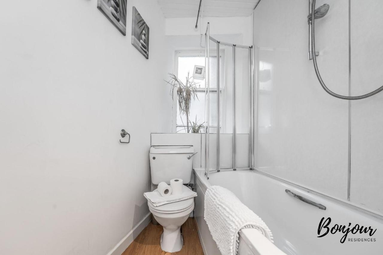 Cosy Grassmarket 2Br-1Ba - Newly Decorated! By Bonjour Residences エディンバラ エクステリア 写真